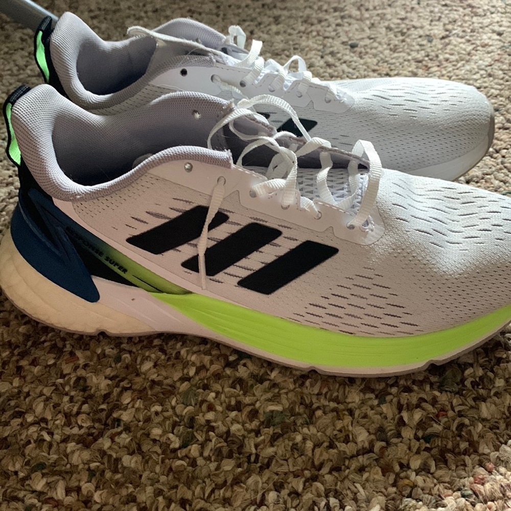 Kids size 4y adidas